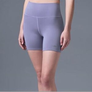 ALO Yoga Lavender High-Waist Airlift Biker Shorts 5 Inch - L